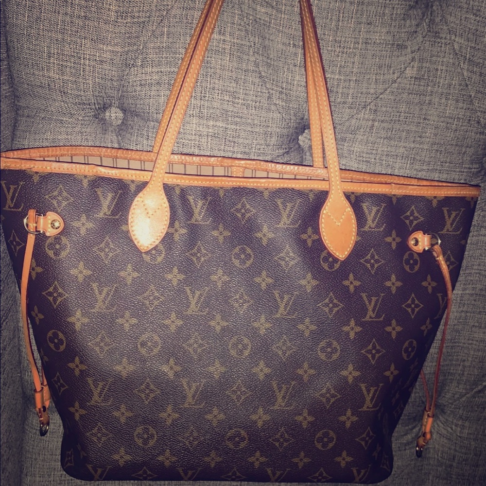 *SOLD* Louis Vuitton Neverfull MM
